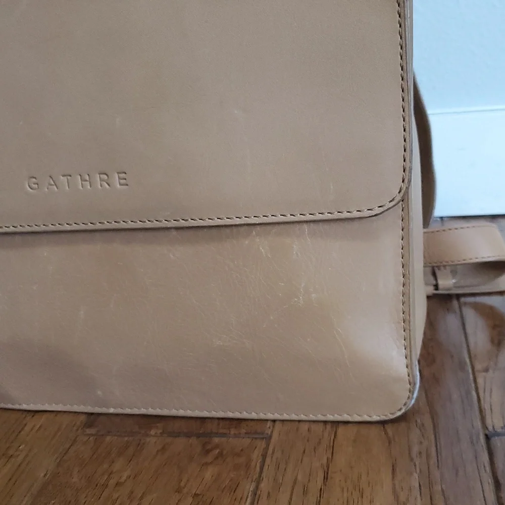 Gathre pebbled leather